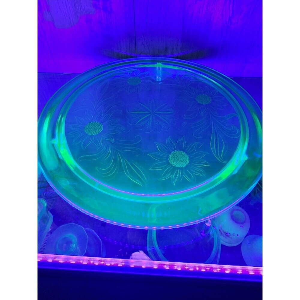 Jeanette glass co uranium Sunflower Green Depression Era Cake Plate 10"